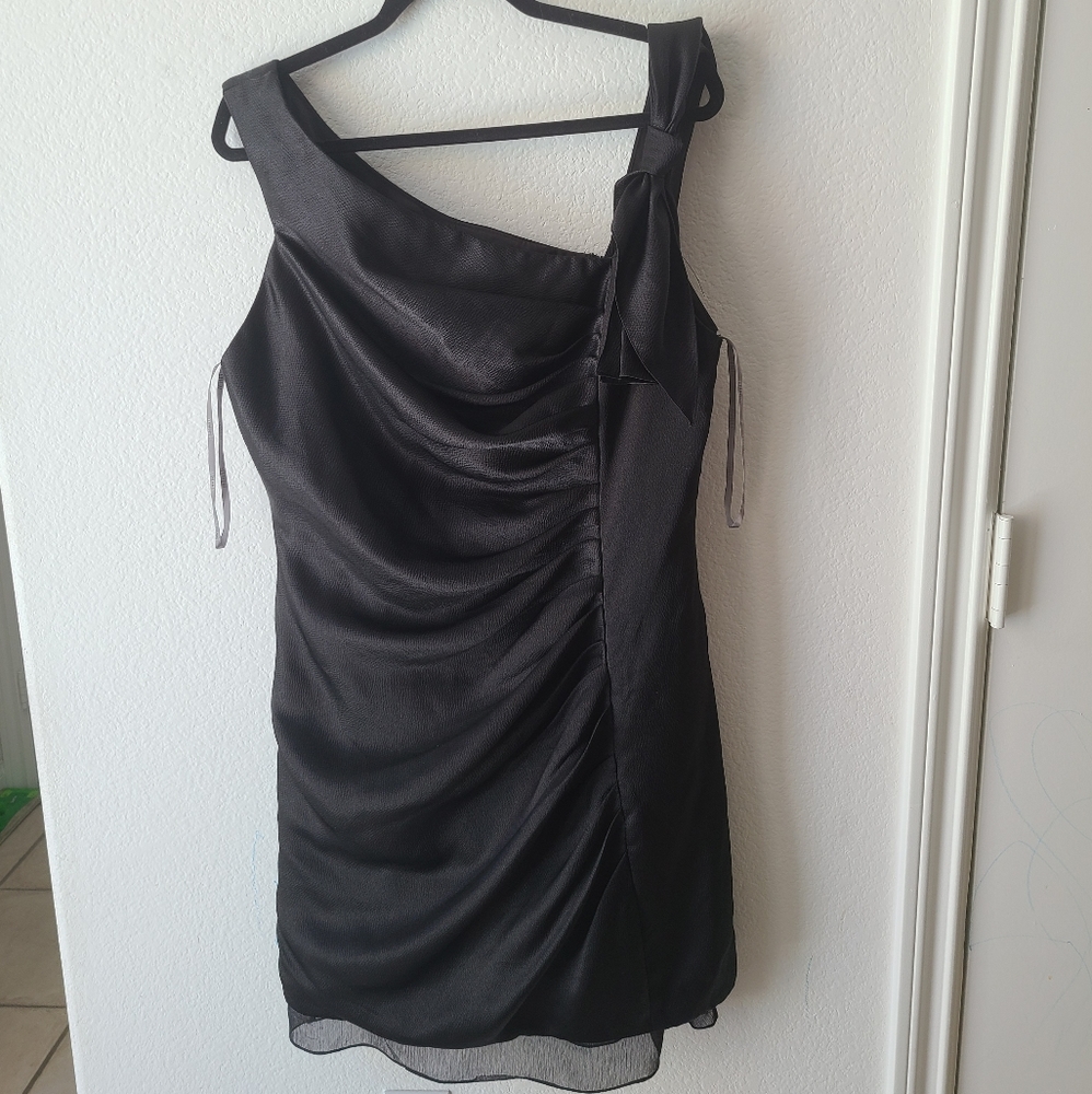Vera Wang black Wiggle